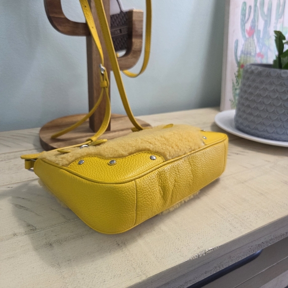 Coach Rhyder Shearling Pochette Banana Crossbody Purse 36490, EUC - Picture 12 of 16